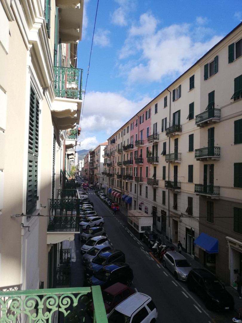 AMPIO APPARTAMENTO IN CENTRO